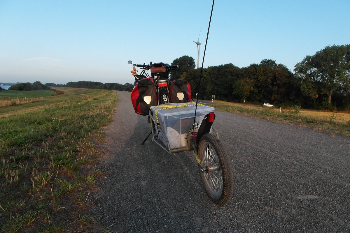 veloman_nrw's tweet photo. Im geheimen Auftrag des @adfcdinvoe heute die #Schatzkiste für die Schatzsuche der #Kinderferientage am Samstag unter Beaufsichtigung von Matrose #Gumda transportiert. https://t.co/Dw1YNX5CKE