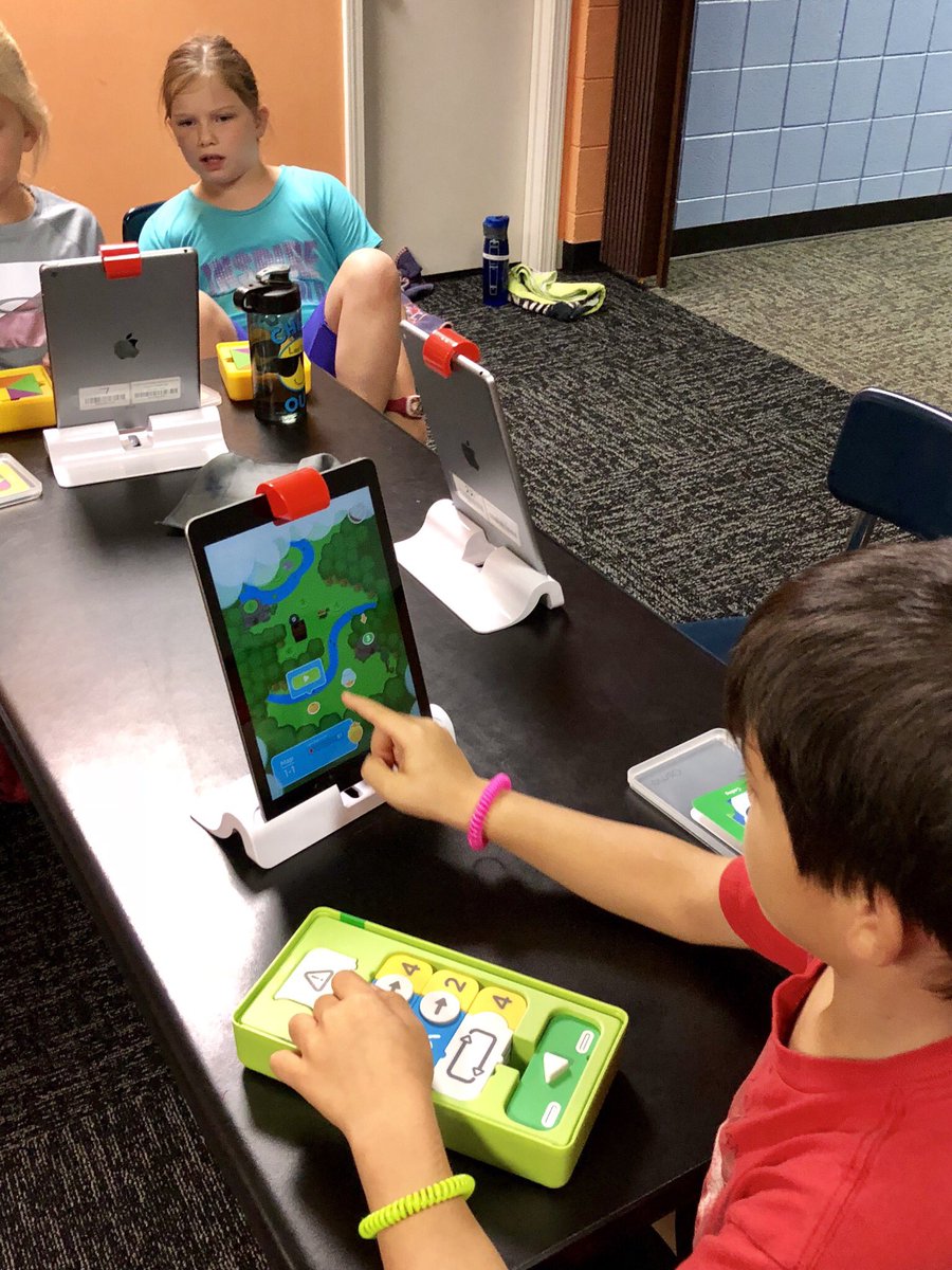 kellyfeimster's tweet image. Fun with #osmos @RSSinformation K-2 coding camp. @HDESMediaV @NGoodnightTeach #rssaig #rssmedia