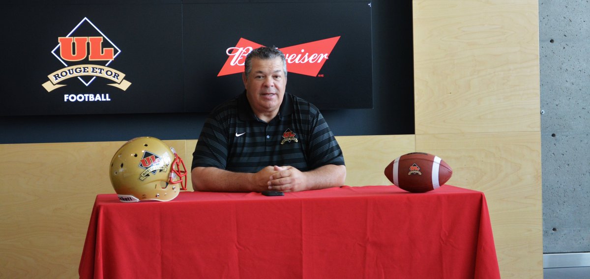 CharlesLalande_'s tweet image. Dans sa première table ronde du jeudi midi cette saison, Glen Constantin a parlé du match de samedi après-midi c. Guelph et d'un heureux mélange de vétérans et recrues dans son vestiaire.

«Tous les espoirs sont permis» en 2018

bit.ly/2Pfl5VW

#FootRSEQ @rougeetor