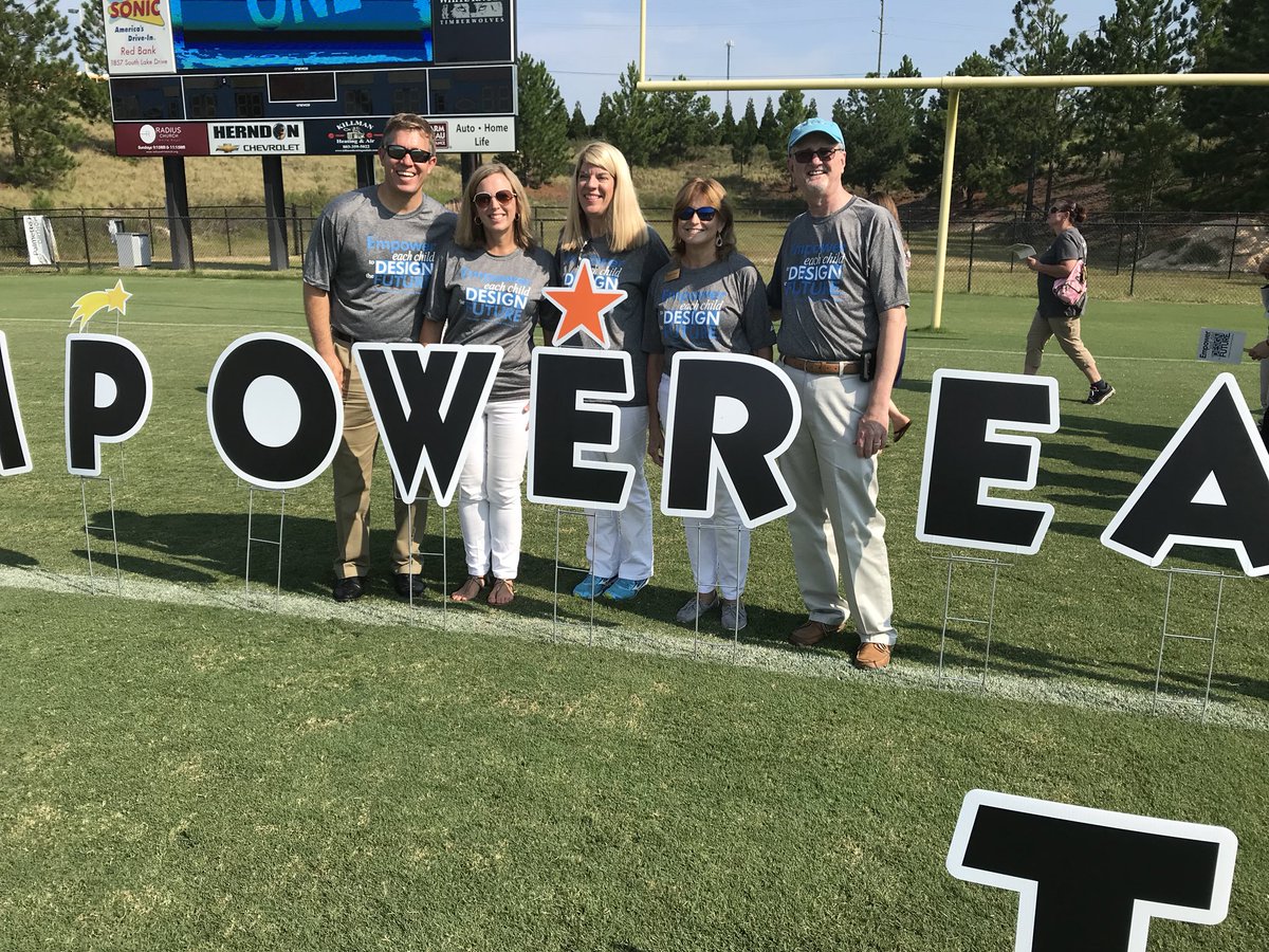 gtalley3's tweet photo. Lexington One fabulous School Board is excited to begin another school year. Thanks for your support. #lex1Empowers
#PowerfOne @GLittle_Lex1 @lexdeb73 @safeggirl https://t.co/mlvxhy1wd1
