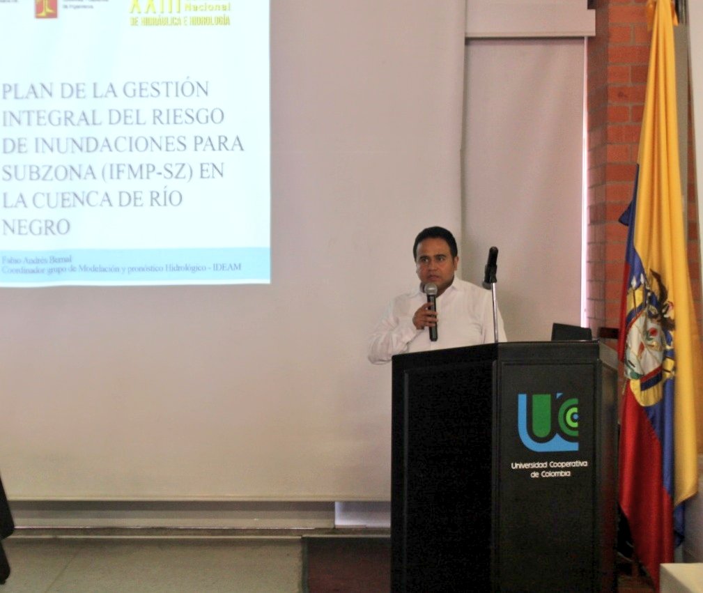 IngenieriaSCI's tweet photo. #AEstaHora Se da inicio a la #conferencia “PLAN DE LA GESTIÓN INTEGRAL DEL RIESGO DE INUNDACIONES PARA SUBZONA (IFMP-SZ) EN LA CUENCA DEL RÍO NEGRO” a cargo del Ing. Fabio Andrés Bernal (IDEAM). @IDEAMColombia #SNHH https://t.co/erFkwzFeRs