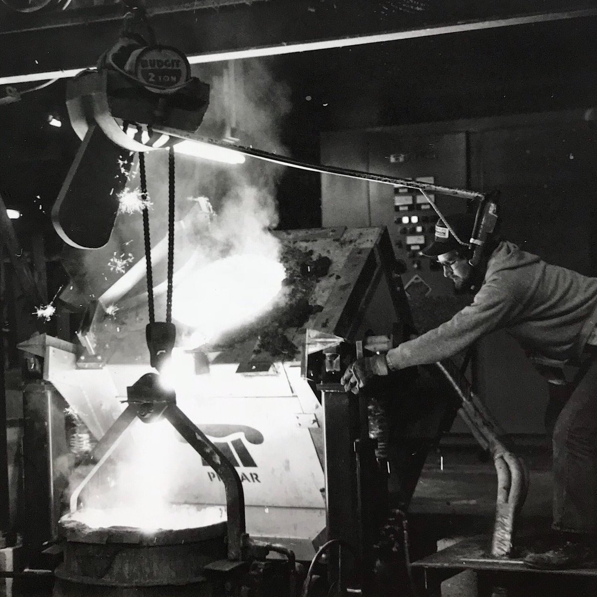 jrhoeandsons's tweet photo. #TBT to year 1980, the first J.R. Hoe iron pour with an electric melt furnace! 🔥 30+ years and many many tons of cast iron later, we upgraded this furnace again in 2013 to increase capacity 👍 #jrhoe #americanmade #castiron #ironpour #hoeofky https://t.co/yqGOrCGQdK
