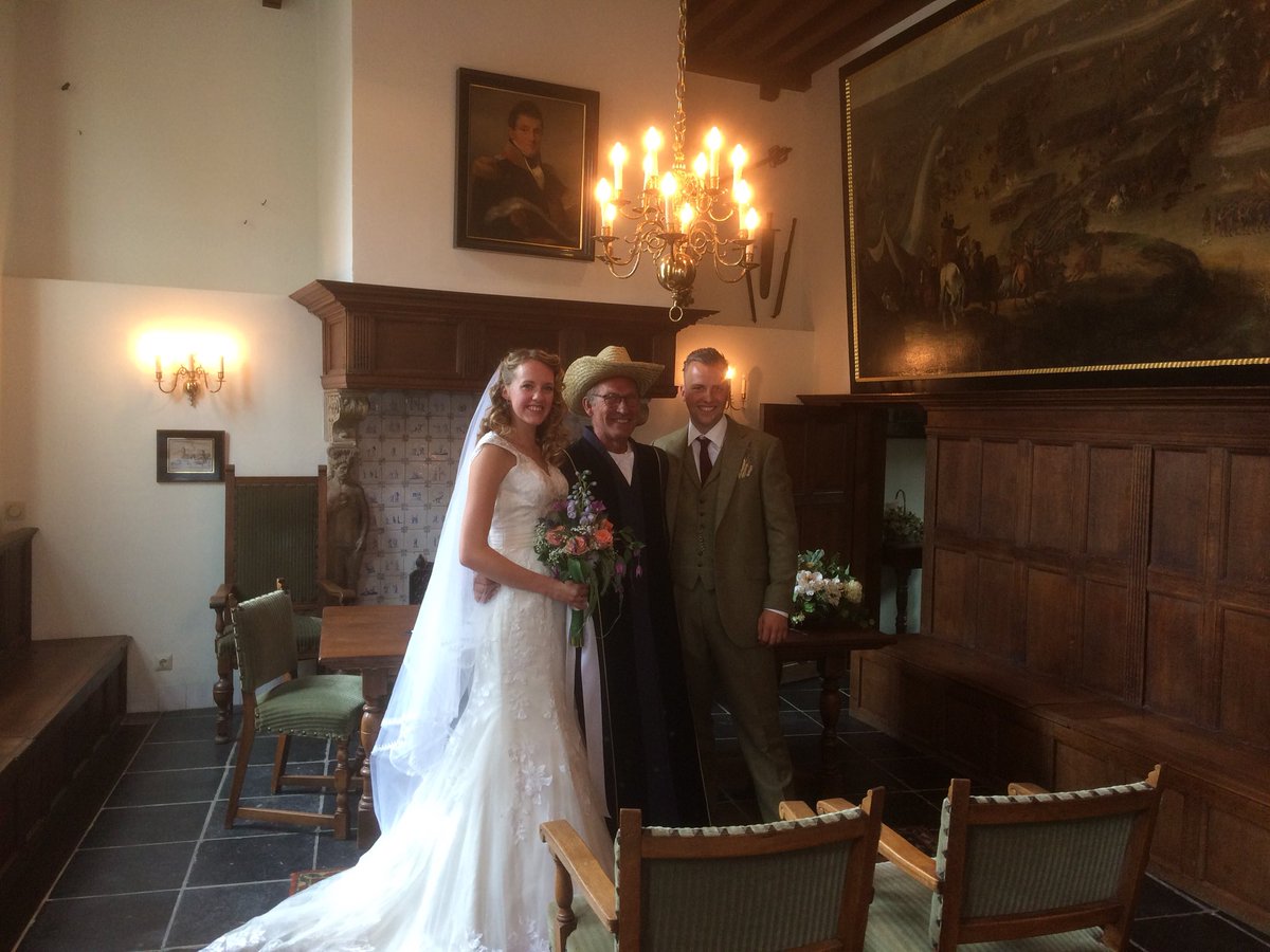 janwvw's tweet photo. Vandaag in de @GemOudewater het huwelijk voltrokken van twee ex leerlingen @KalsbeekSPK  Bart Hoekendijk en Marije Beukers, tevens twee dorpsgenoten https://t.co/dQMll0vvyp
