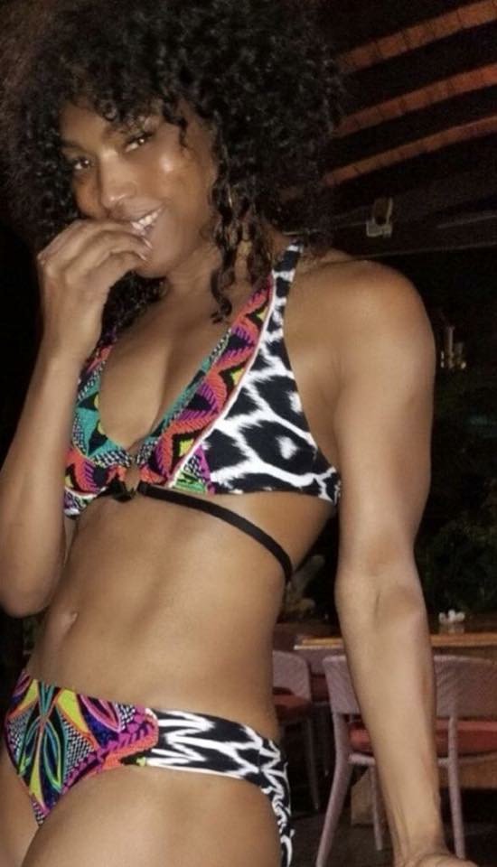 Hey Auntie!! * voice* 

Happy 60th birthday Angela Bassett! 