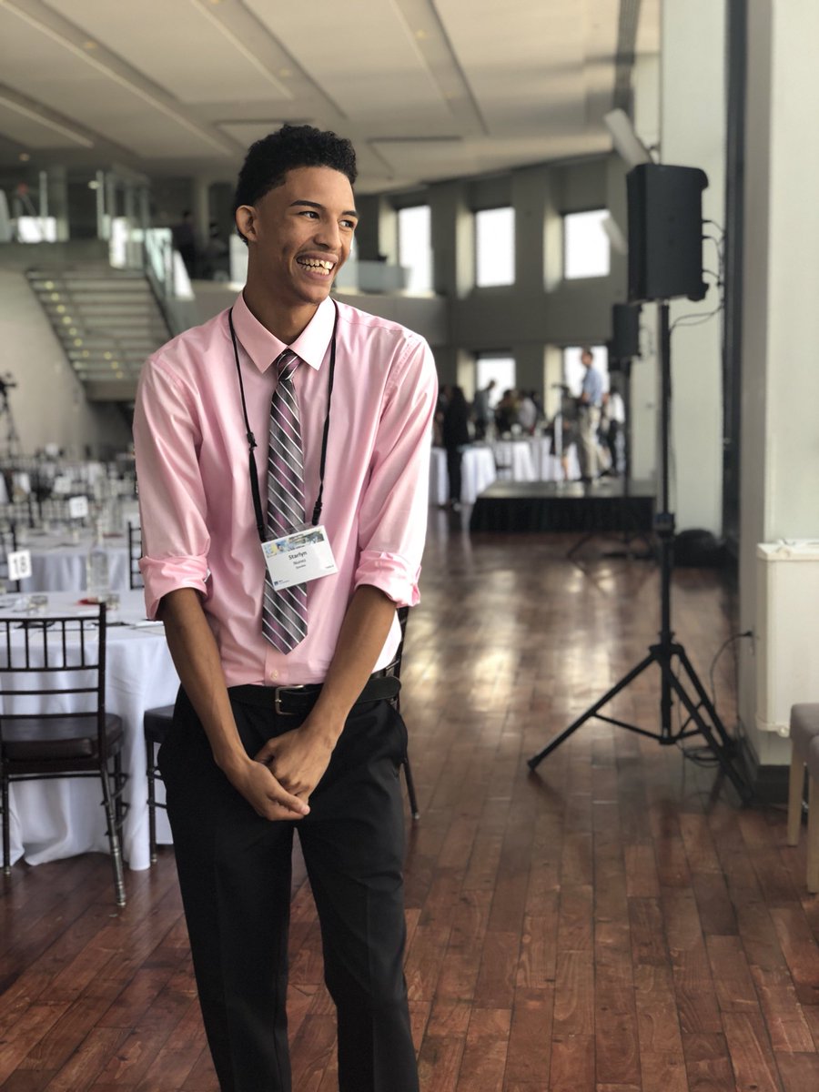 prak_prak's tweet photo. Starlyn reps for GATEWAY RWU.  amped about this young adult who fell off and out and realized it was time to get back on &amp; is now a Graduate! Speaking to hundreds of educators 2night #educationmatters #change4better #growth #experiencecounts  @J_S_E_C @OnyeNkoli  @educationweek https://t.co/s68SIC6KSe