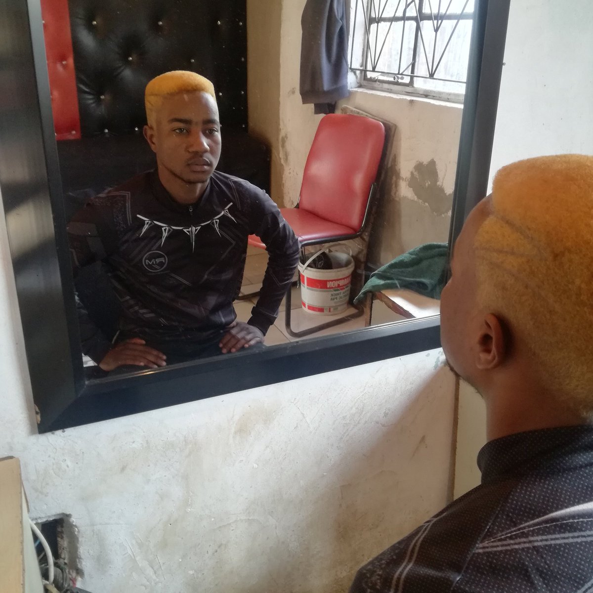 thabang54484490's tweet photo. #johnbravo
#material culture
#Cool cut
#born to khataza https://t.co/9Mlo8bftlX