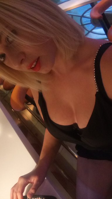 Happy birthday me.. Out  for dinner in Manchester at my fav  &hearts; #sancarlo 😋 https://t.co/TVCoaOdIO9<a href="/tag/sancarlo"class="tags"><span>#sancarlo</span></a>