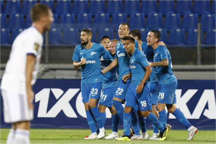 ActuFoot_'s tweet photo. Le Zénith St-Pétersbourg s'est qualifié pour les barrages de la Ligue Europa en s'imposant 8-1 face au Dinamo Minsk et ce après s'être incliné 4-0 à l'aller !

Le Zénith devient la 2e équipe à remonter un tel score en Coupe d'Europe après... Barcelone face au PSG en 2017. https://t.co/FbF7E8XI6G