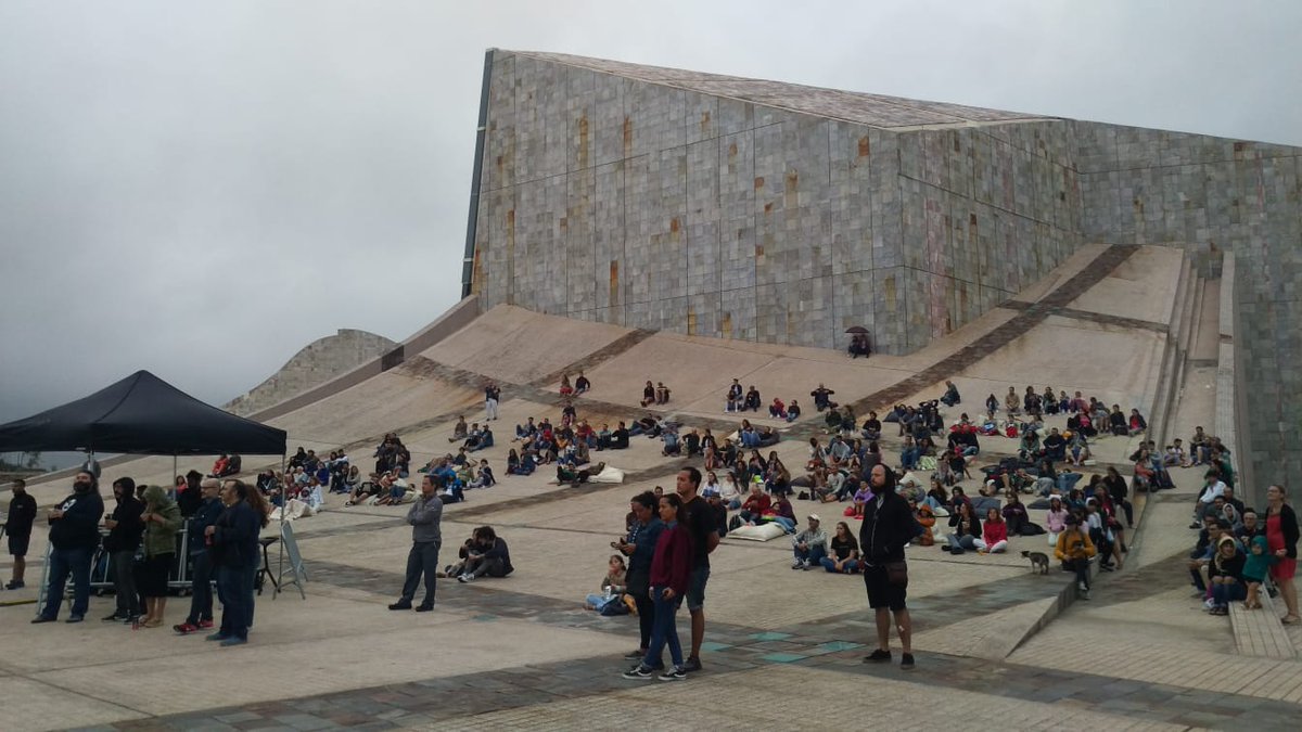 CidadedaCultura's tweet photo. Gozamos hoxe en #AtardecernoGaiás da cativadora voz de Paula Valls (@pvallsb), mais non todo o tempo que nos tivera gustado. A poalla fíxose choiva e non puidemos chegar ao final do solpor co mágnifico #jazz dela e da súa banda.Unha mágoa, pero unha marabilla o escoitado! Grazas! https://t.co/JqRJy66Oyq