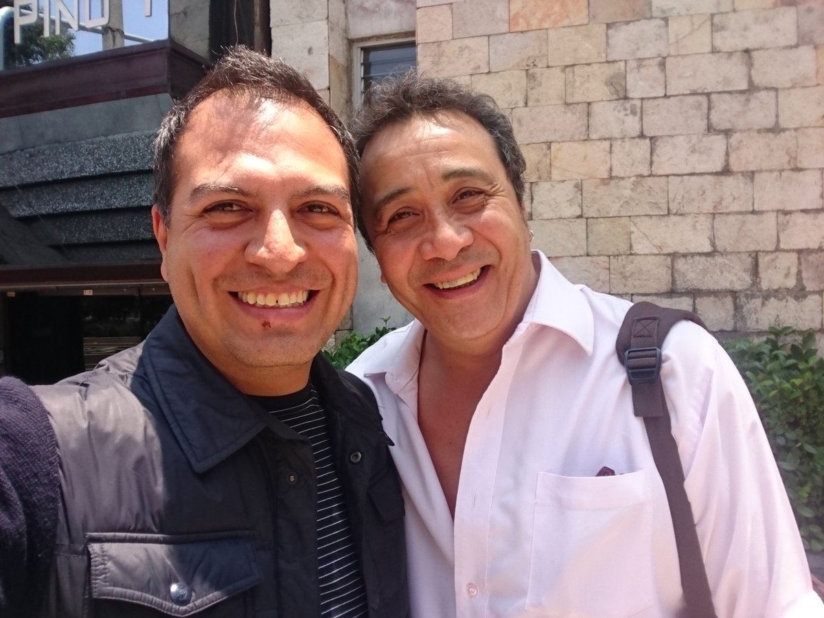 VICTORUGARTE1's tweet photo. Aquí con el buen Alfonso Obregón.
#Kakashisensei 
La pura risa https://t.co/0g4OO49qBv