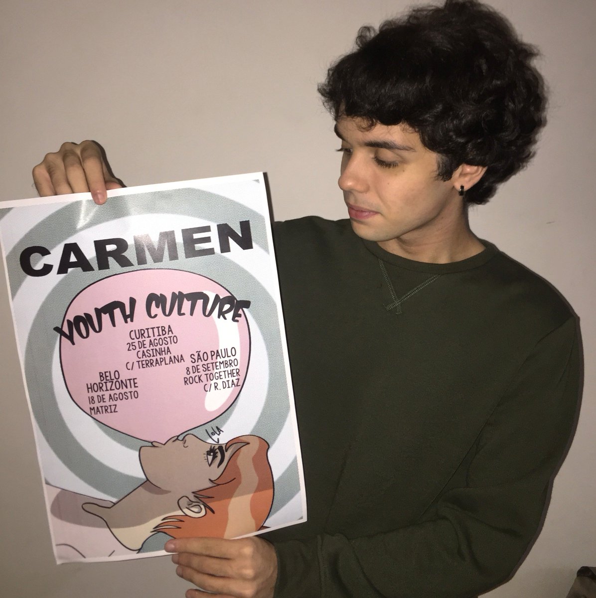 matheuswho_'s tweet photo. apenas um rapaz feliz com o poster da primeira turnê de sua banda 💚💚 https://t.co/pBgHxdgCSs