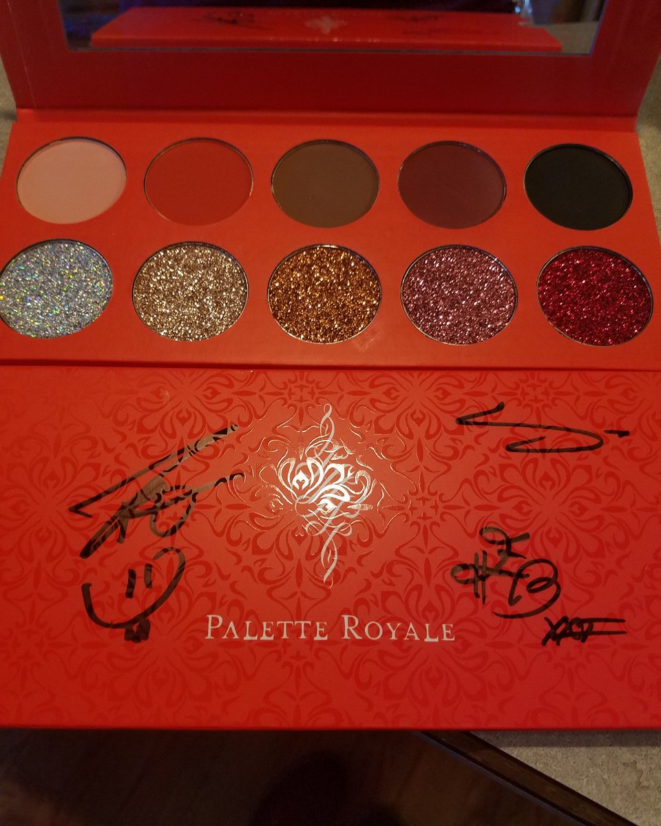 still_breathxng's tweet photo. I'M SCREAMING. Y'all have super cute signatures aaahhh 😍😍💖💖 @RemingtonLeith @EmersonBarrett @SebastianDanzig @PalayeRoyale #palayeroyale #sotrc #soldiersoftheroyalcouncil https://t.co/9BasJ9IzAb