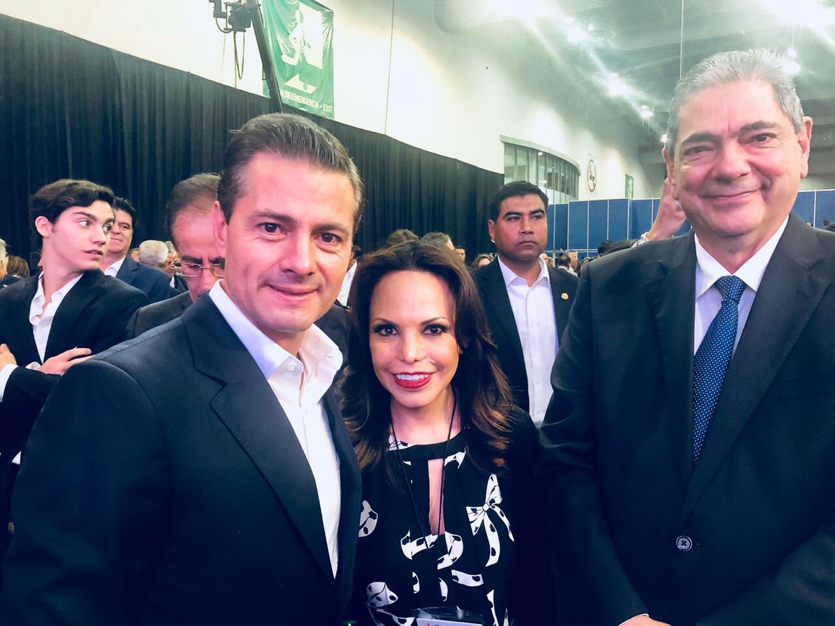 LizQuintero_'s tweet photo. Junto con el Presidente @EPN y mi amigo Benjamín Grayeb, en el acto protocolario de inauguración de la @MxAlimentaria 2018 https://t.co/D7MODJn9AT