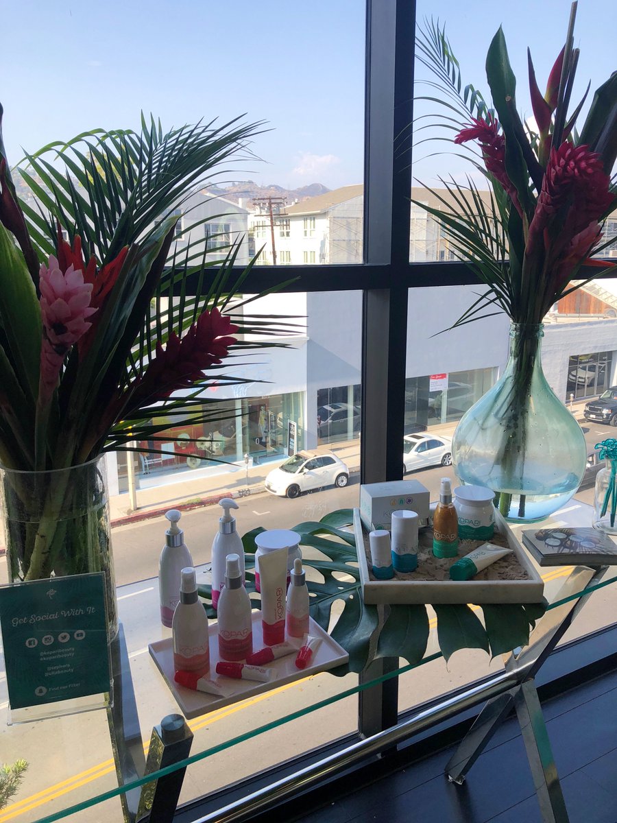 thezoereport's tweet photo. .@KopariBeauty is here with all of our summer essentials! ๐ #KopariBeauty #JetSetSummer #ad https://t.co/rqrWlogJ8Q