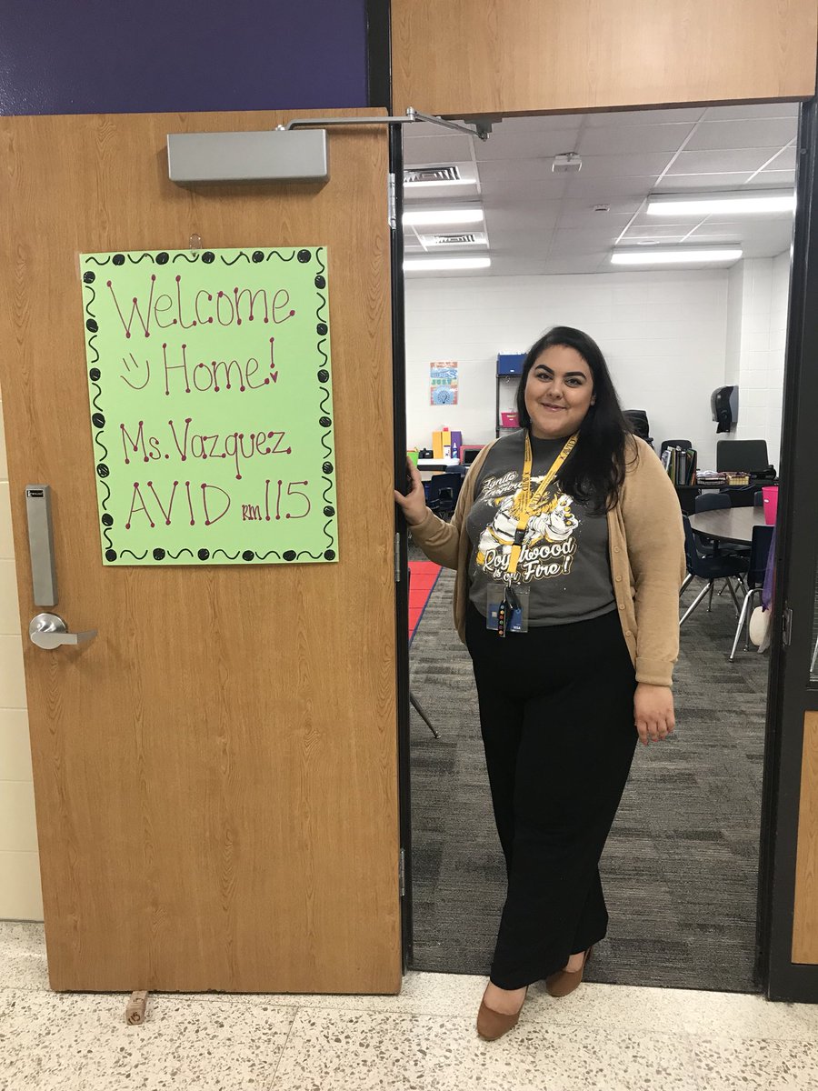 RWmiss_AVID's tweet photo. Meet the Teacher Night was a blast! Loved seeing all my students again! Lots of new faces too! So ready for next week💜 #Royalwood #ThisIsAVID https://t.co/YBKloClwVl