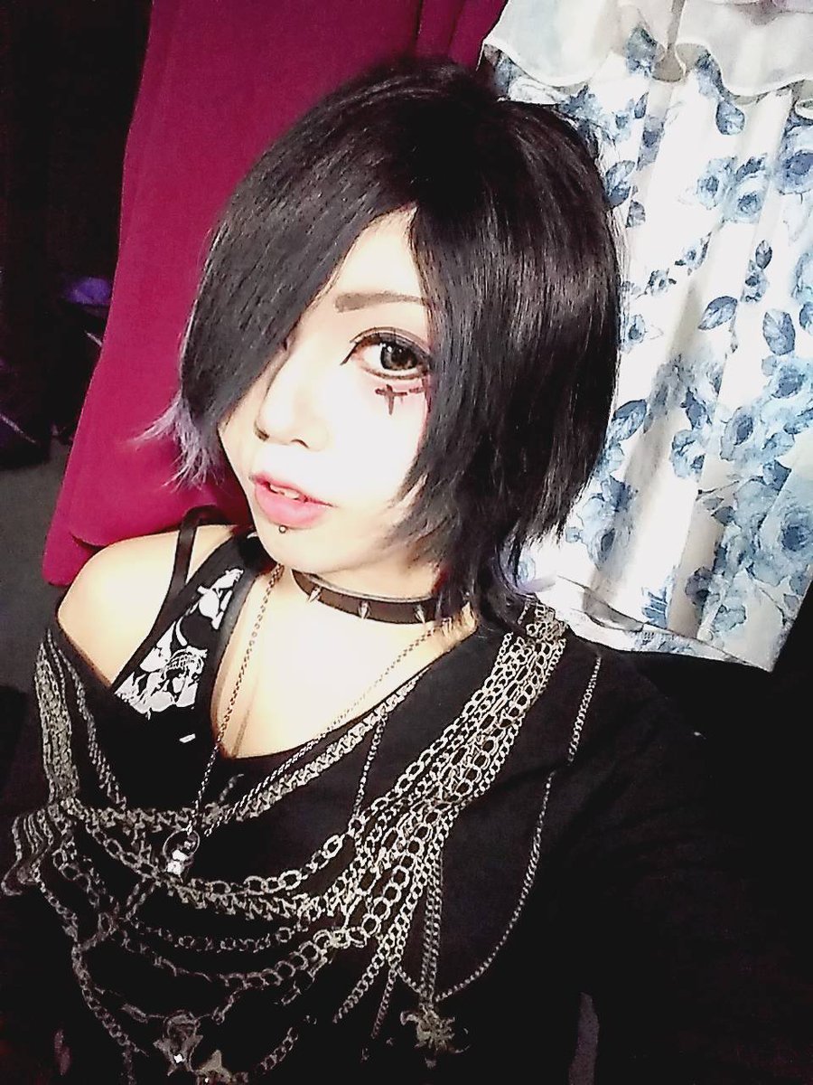 みぃ 男装ってやっぱり好きだわ 男に見える V系好きな人と繋がりたい ヴィジュアル系 男装 首輪女子