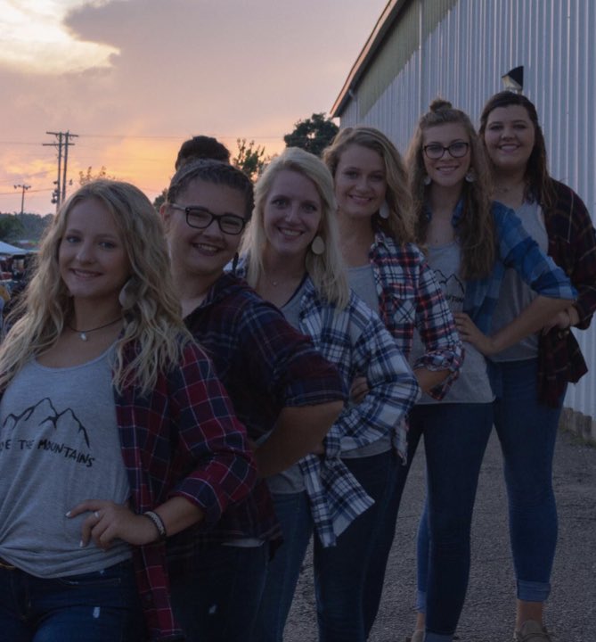 KylieJordan2018's tweet image. I love my 4-H sisters :) ☘️❤️@Kmp2317 @grace_jones2018 @electachristine @ryput12 @hannah_skin