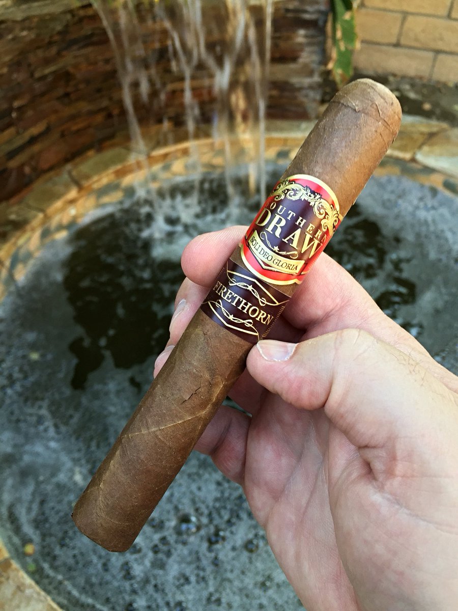 cigarsmoke's tweet image. #nowsmoking @sdcigars #SouthernDrawCigars #FireThorn 🔥 #IgniteSomeGood #cigarsmoke #smokinstills #cigars #cigar #BOTL #SOTL #BadAshCigarCo 🌴 #EnjoyTheSmoke 💨