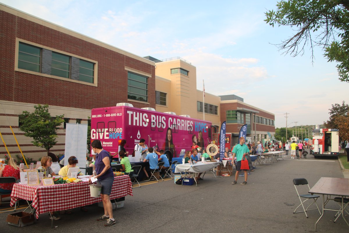 StPaulFireDept's tweet image. A beautiful night to be out enjoying the Healthy West 7th Block Party and learning about Fire Safety and Bike Safety.
#SaintPaul #saintpaulfire #sppd #FireSafety