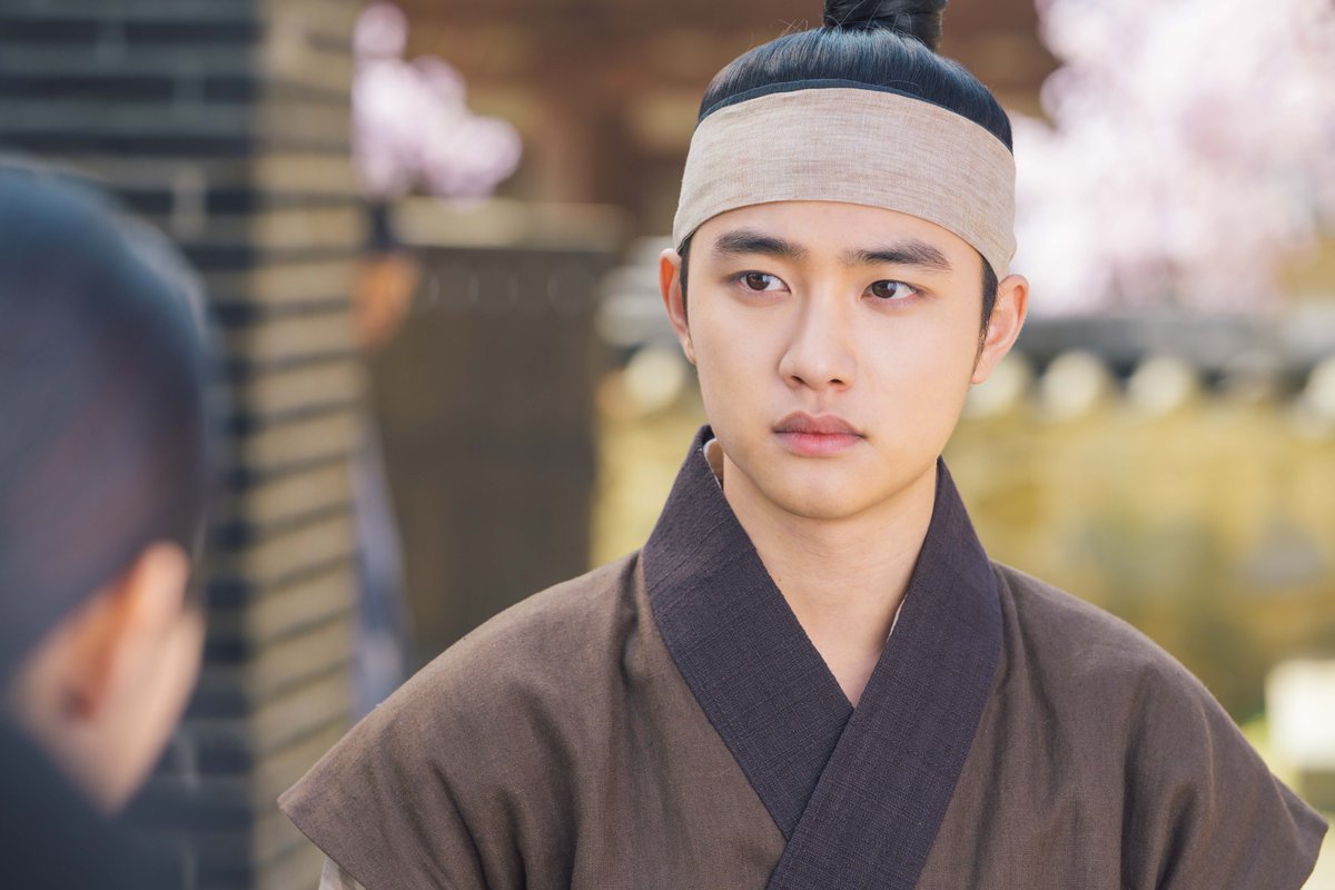 ‘백일의 낭군님’ 도경수의 새로운 스틸컷 공개!
완전무결 왕세자에서 기억을 잃어 원득으로 전락한 도경수의 모습.
극과 극의 캐릭터를 연기하는 도경수의 모습 기대해 주세요~

📺tvN ‘백일의 낭군님’ : 9/10 (월) 21시 30분

#DohKyungSoo #도경수 #백일의낭군님 #EXO #weareoneEXO #DO(D.O.)