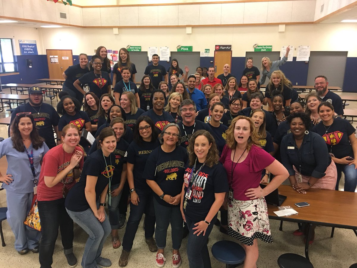 HernandezMS's tweet photo. We had an amazing first day at Hernandez! @NachelleScott https://t.co/6txBwusLAQ