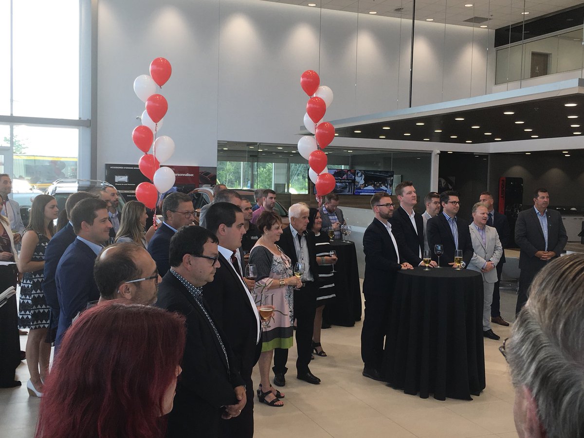 MarcPicardQc's tweet photo. Félicitations à la famille Paquet pour l’ouverture officielle de la concession de St-Nicolas Nissan. Beaucoup de chemin parcouru depuis 50 ans pour la station service de Yolande et Gratien Paquet. #caq https://t.co/syOslEV5Nz