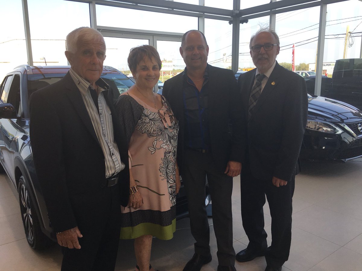 MarcPicardQc's tweet photo. Félicitations à la famille Paquet pour l’ouverture officielle de la concession de St-Nicolas Nissan. Beaucoup de chemin parcouru depuis 50 ans pour la station service de Yolande et Gratien Paquet. #caq https://t.co/syOslEV5Nz