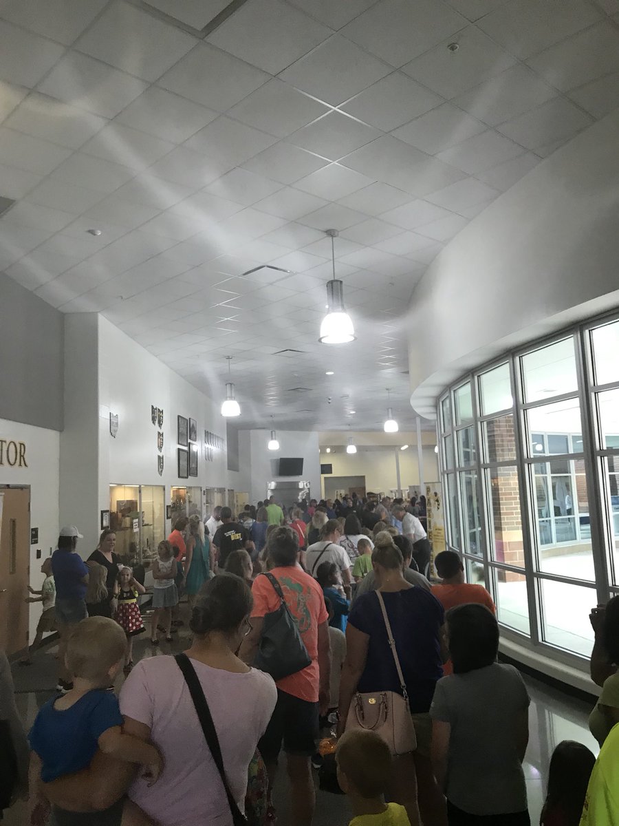ben_wessel20's tweet photo. #Threerivers #readyfest #fromagecincinnati #makeitmagnifique #secretsdefromage #cheeseofeurope #tenniscincy @TRLSDjackets @acclaimfoundation @jacketSupt @The_Real_O_Man @YellowJackets3R @taylorsportsAD @TAYLORGUIDANCE https://t.co/Hc354jbMYb