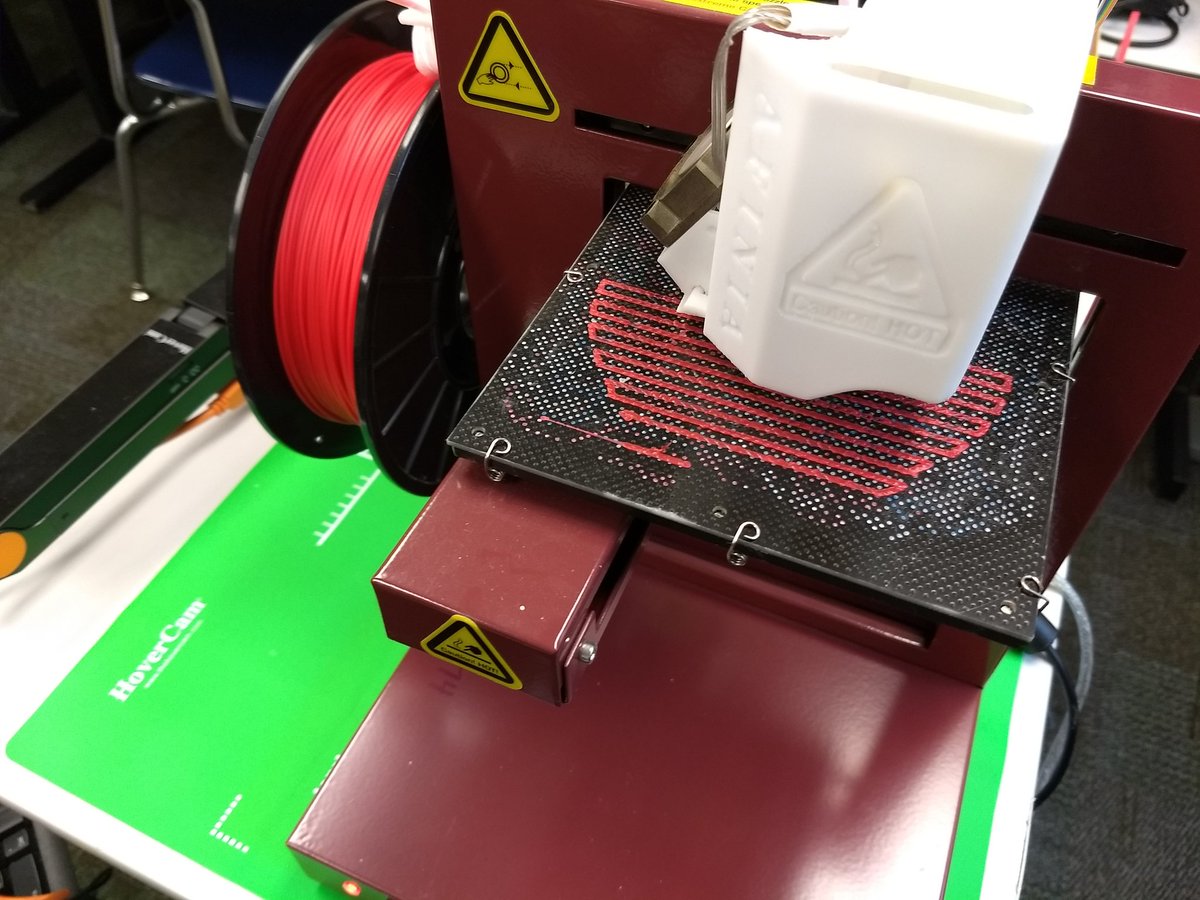 TechEdTeach_AHS's tweet photo. Doing a test print, getting ready for new students. #mythirteenthtweet #mytweetcountsaretrending https://t.co/OdIuJubLb0