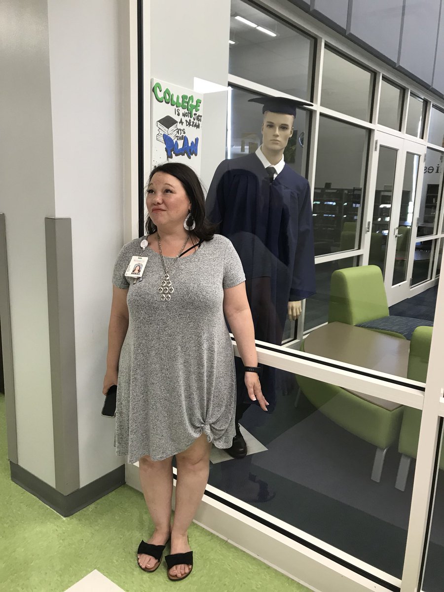 MsSelf4th's tweet photo. Pose like a statue! #spurs1819 #leadlearners https://t.co/J3vbYrBfyW