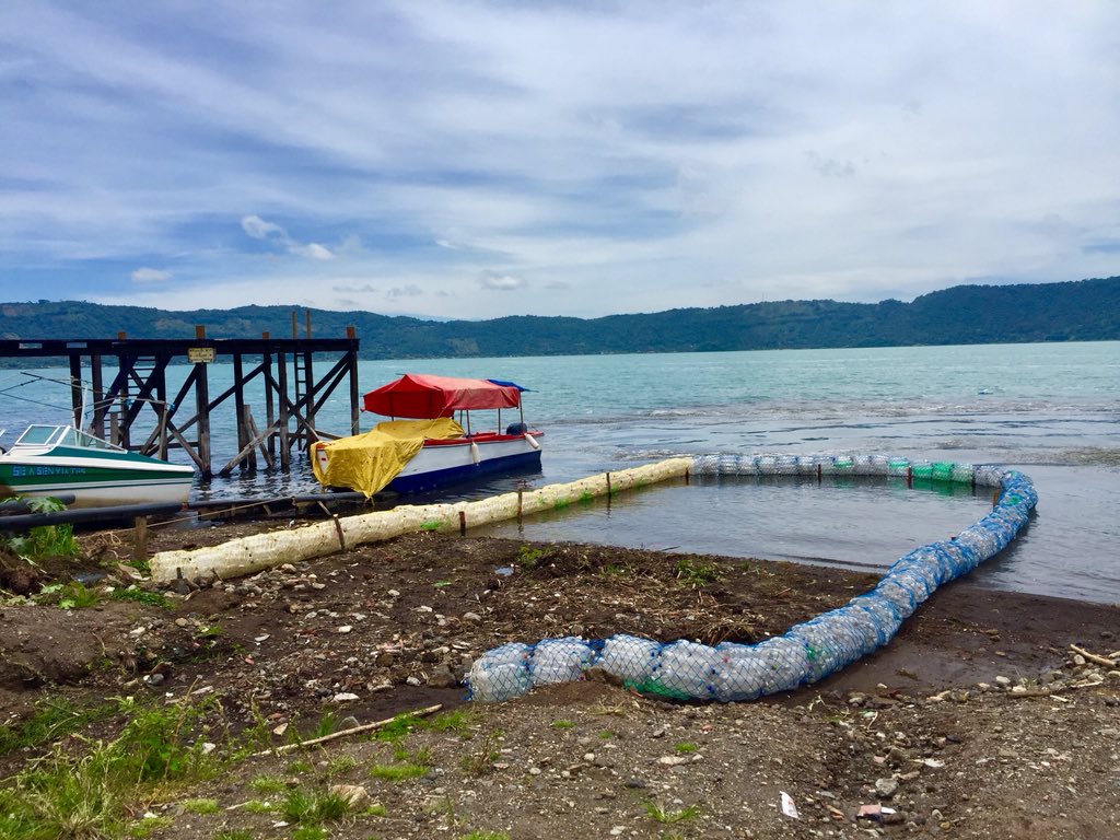 ACoatepeque's tweet photo. Esta instalada la segunda Eco-Borda de El Salvador ubicada en El Lago de Coatepeque, estamos seguros retendrá los residuos sólidos antes de ingresar al lago
#conservacionlagocoatepeque #accioncoatepeque #Limpiaton #bioborda #piensaazulactuaverde #biobordalagodecoatepeque https://t.co/5twRcu1zIY