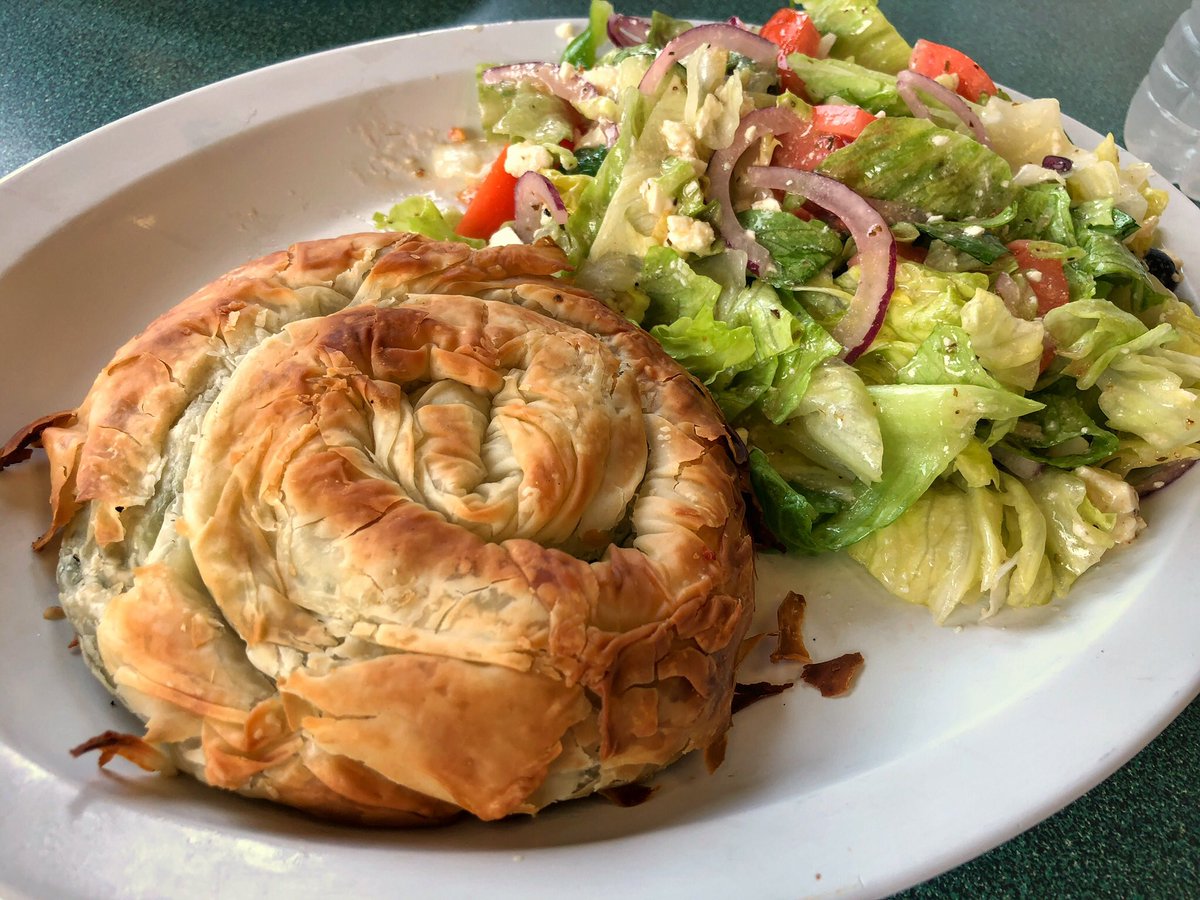 tonyatthetable's tweet photo. #GreekSalad & #SpinachPie (#Spanakopita) at #TheLantern in the #Haskell section of #RingwoodNJ. #northjerseyeats #Lantern #TexasWeiners #Greek #GreekFood #GreekLunch #GreekCuisine https://t.co/yaSNhtXZqX
