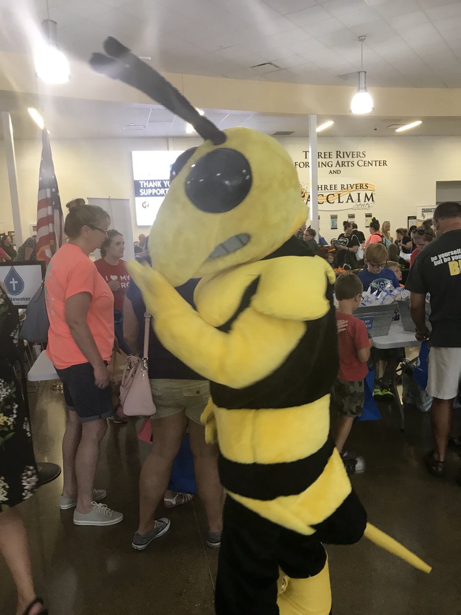 ben_wessel20's tweet photo. #readyfest #fromagecincinnati #makeitmagnifique #secretsdefromage #cheeseofeurope #tenniscincy @TRLSDjackets  @jacketSupt @The_Real_O_Man @YellowJackets3R @taylorsportsAD @TAYLORGUIDANCE https://t.co/YVzi41pyDB