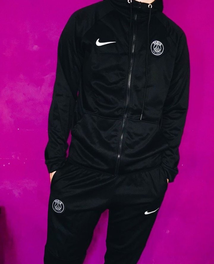 futmemes_'s tweet photo. "fico 2 horas me arrumando para ele chegar com roupa de time"

minha filha se eu chegar assim no nosso encontro coloque um tapete vermelho para minha chegada https://t.co/ntTuq7v3h4
