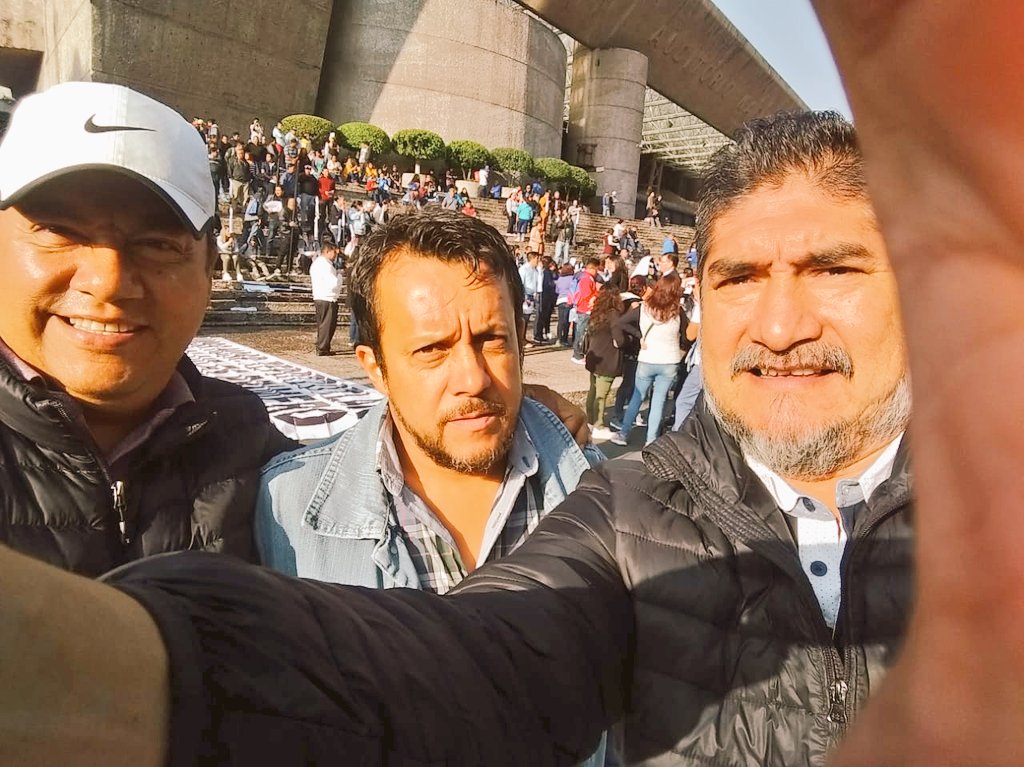 El art.94 Constitucional prohíbe la reducción del sueldo de los magistrados durante su gestión.
Arte.127, prohíbe sueldos superiores al del presidente,al fijar su salarios los magistrados violaron el art.127 por tanto por ser fijado ilícitamente su sueldo no aplica el arte.94.!?