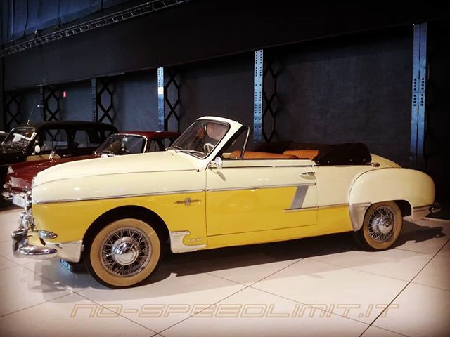 NoSpeedLimit_it's tweet photo. #renaultfregate #renaultfregatecabrio #letourneuretmarchand 1954 1 of 6 built expo #RENAULT120YEARS #Bruxelles, #Autoworld https://t.co/yDyCxKDzL7 https://t.co/KWkyzQZhSU https://t.co/3olzRFZOw0