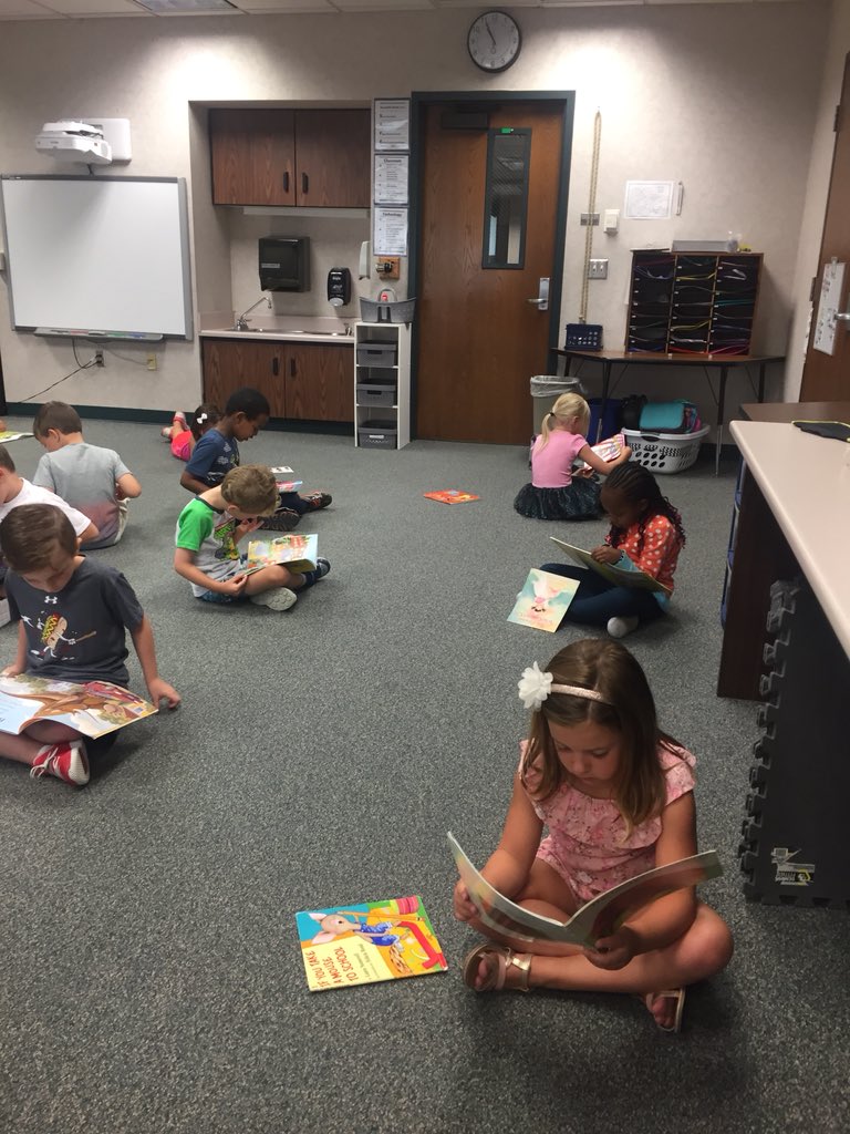 Building that stamina! Look at these readers go! Read to Self for 4 minutes ✅