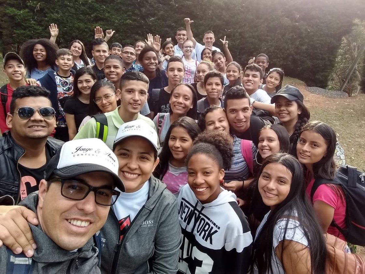 JorgeyAura's tweet photo. Los #Adolescentes están incluidos en la "Gran Historia de Dios" ellos hacen parte de la transformación del mundo, tienen un lugar especial otorgado por #Dios, pues Él confía en ellos. Así fueron las conferencias que compartimos con los #Adolescentes de la IPUC. Floralia. https://t.co/IJkulPQluL