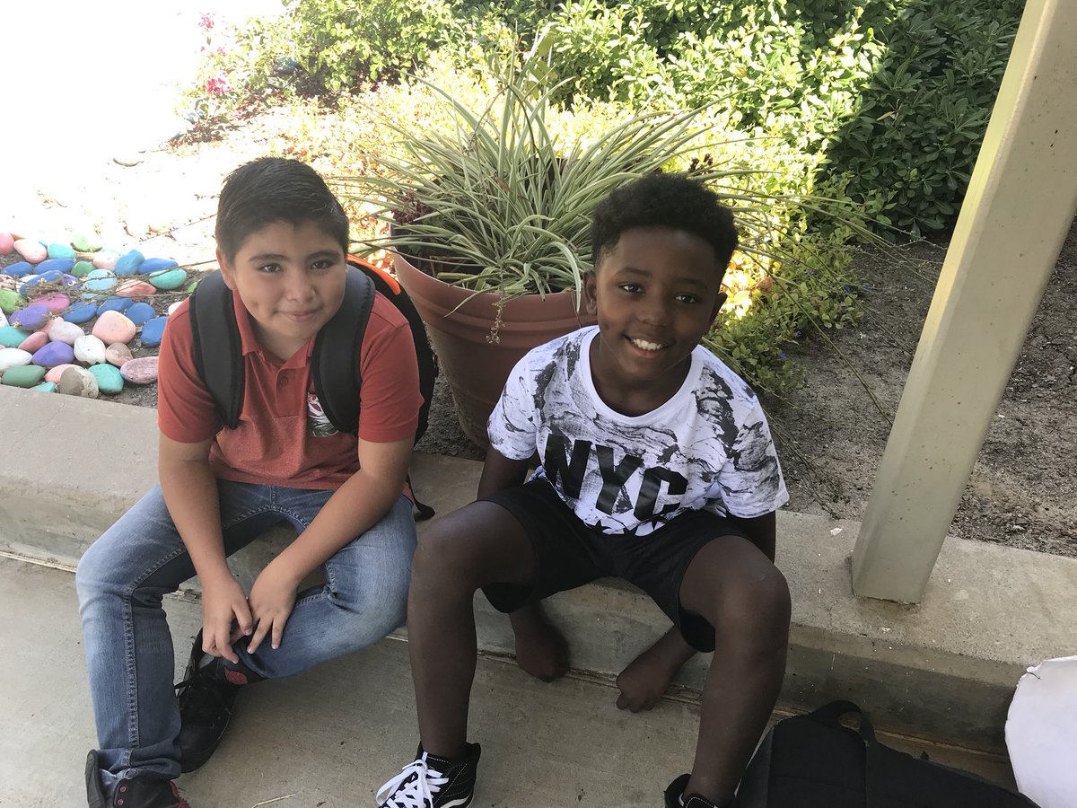 AyersMDUSD's tweet photo. End of the day and ready to enjoy the shade #firstday #ayersbears https://t.co/jLPt8kH5zo