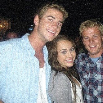 MIAMPICTURES's tweet photo. THROWBACK | Nine years ago, today.

Miley &amp; Liam at ‘The Last Song’ wrap party.

August 16th, 2009. https://t.co/44GMmU0bSX