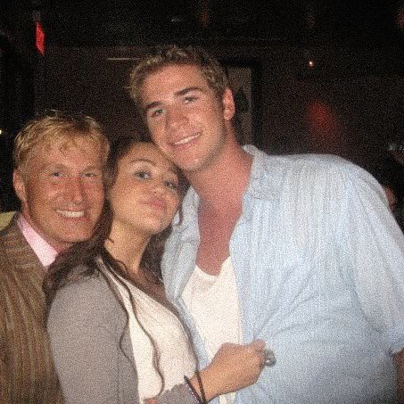 MIAMPICTURES's tweet photo. THROWBACK | Nine years ago, today.

Miley &amp; Liam at ‘The Last Song’ wrap party.

August 16th, 2009. https://t.co/44GMmU0bSX