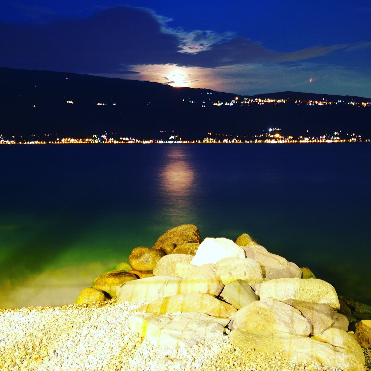 rimonsoliman's tweet photo. #garda #lake by #night, #longexposure #lights #sky #clouds #reflection #moon #rocks #gargnano, #brescia #italy.
#water #exploringglobe #travel https://t.co/zfuhZqXUdA