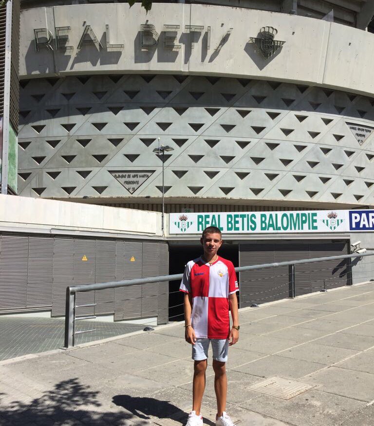 CucutAnna's tweet photo. Arlequinats al Benito Villamarin🔵⚪️
#CEStiu #vacanCES 
#elCESdeTOTS 
@CESabadell https://t.co/WOg5LhZZxL