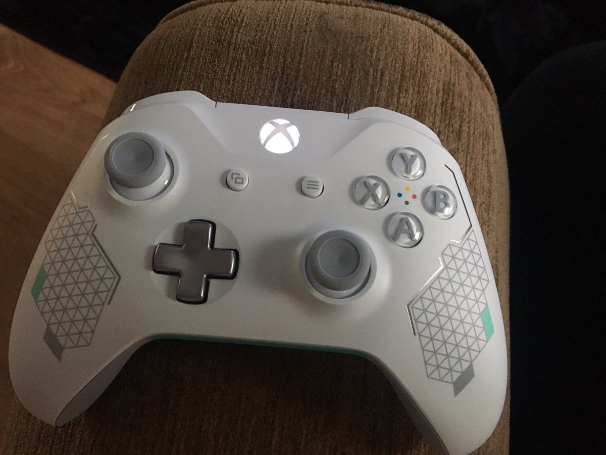 dangermouse25's tweet photo. @XboxPope snap https://t.co/00ymH21jDC