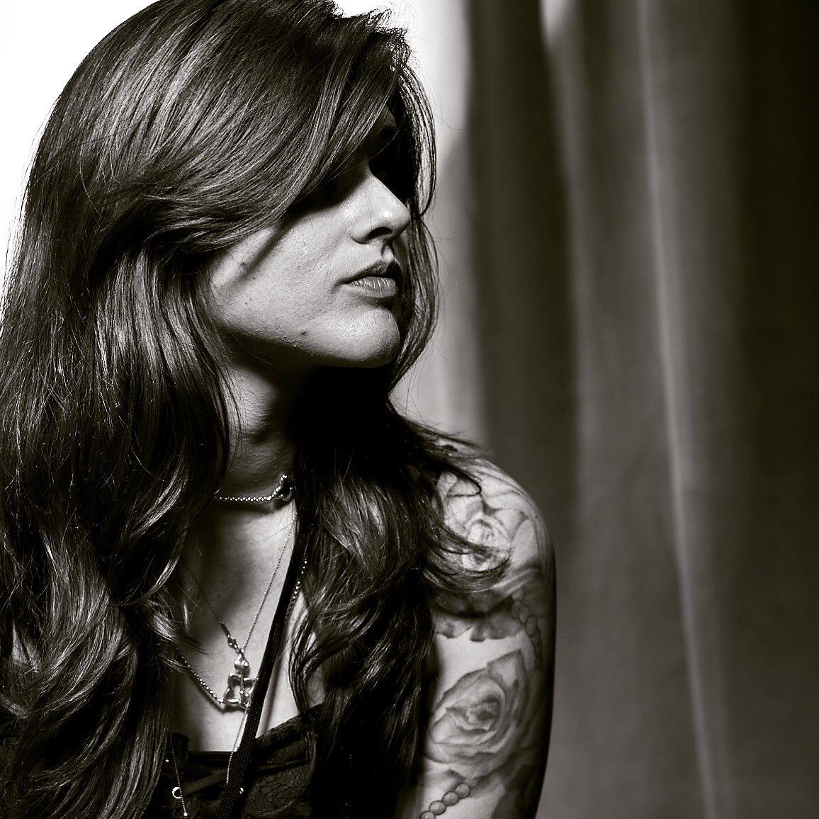 L_Marie930's tweet photo. I got to help set up lighting today 🖤 #FridayFeeling #STAPAW #GirlsWithTattoos #RedHair #Model #Photography #BlackAndWhite https://t.co/1bAngq6Ukp