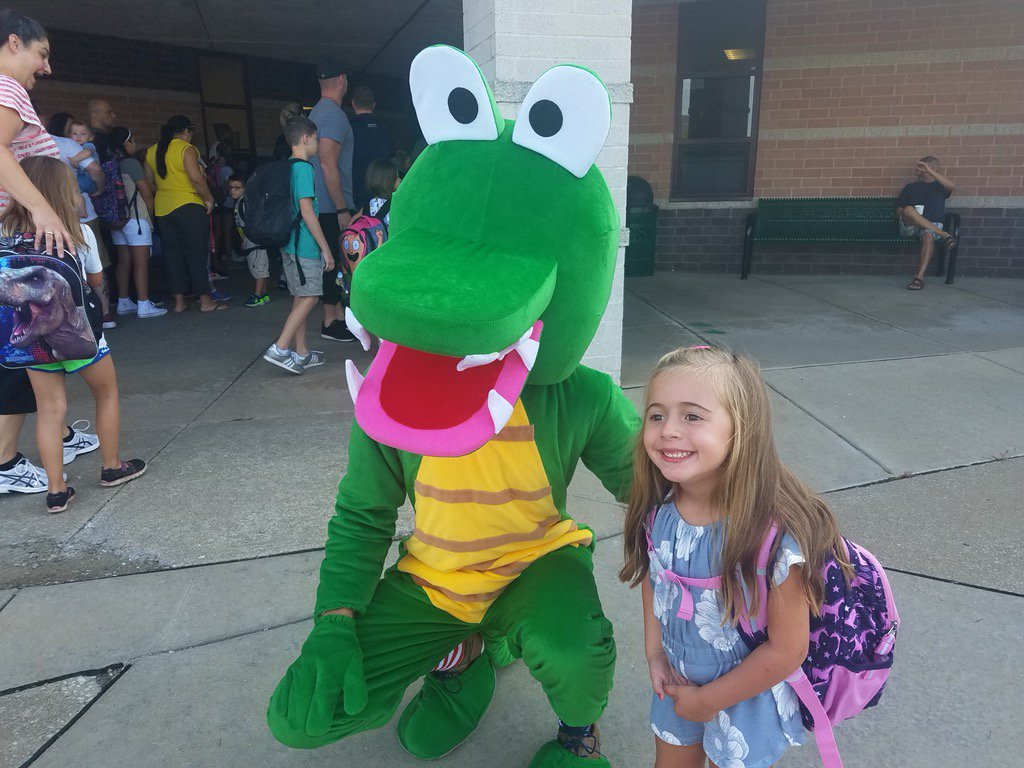 GTEgators's tweet photo. Snappy first day greeting from Chompy! @GTE #WSDFirstDayFun https://t.co/kFFstK5TxD