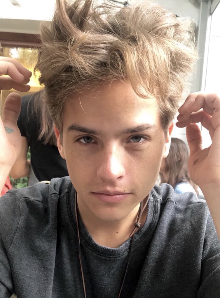 chloexoxn's tweet photo. I love Dylan https://t.co/HZc8tA0SMm