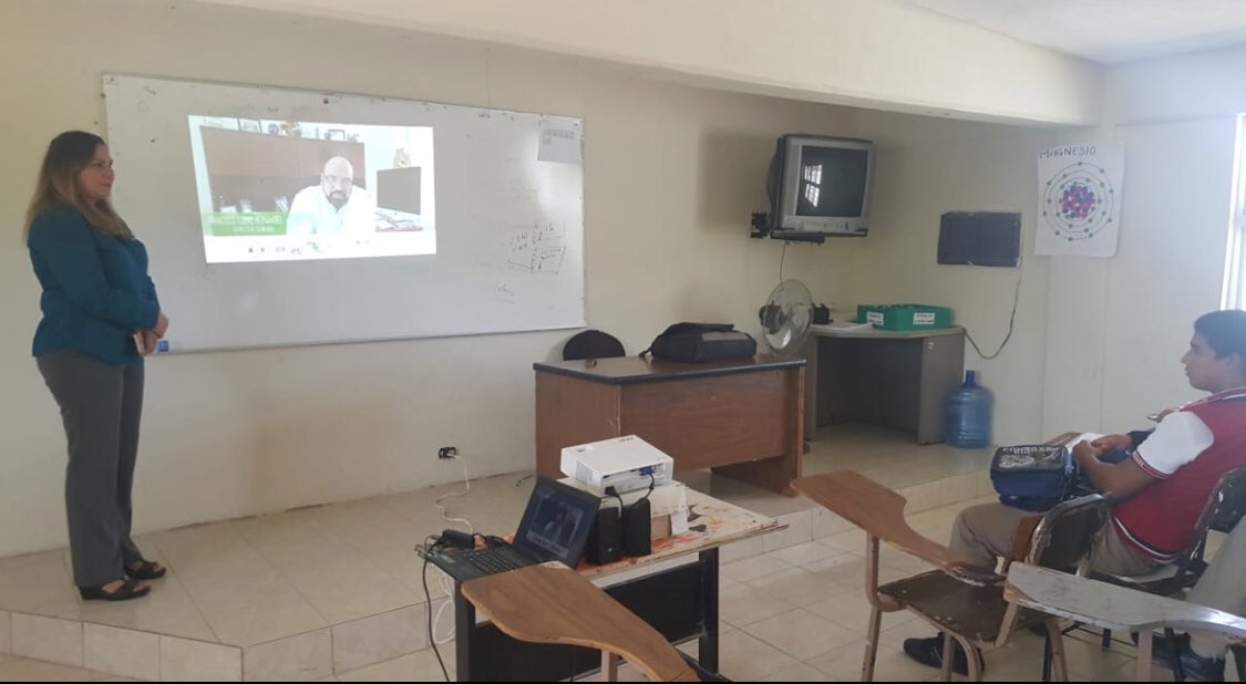 Recorrído de Bienvenida por parte de Nuestras Autoridades EMSaD Juárez mucho éxito muchachos en esta nueva etapa, estamos muy contentos de recibirlos Generación 2018-2021