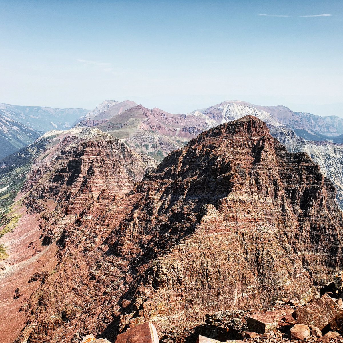 jondavidson's tweet photo. North Maroon from South Maroon. 

#maroonbells #maroonpeak #14ers #fourteeners #colorado #climb https://t.co/gWFoKe6V15