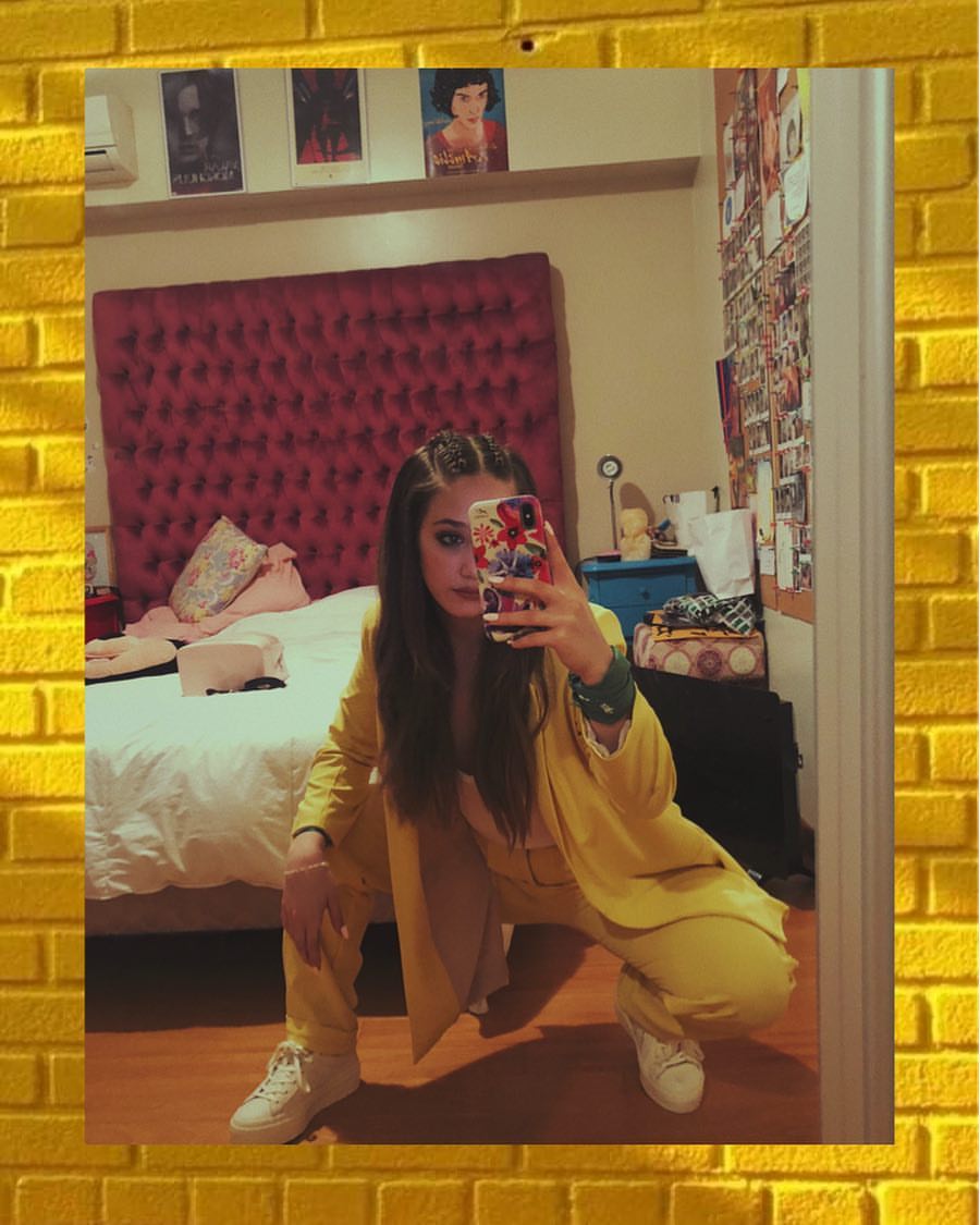 bestmaaary's tweet image. estoy enamorada d estas fotos x favor miren lo hermosa q es y la sonrisita en la primer foto aaaaa